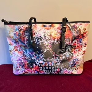 Multicolored tote with skull design